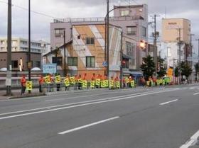 砂川市シルバー人材センター旗の波運動の様子