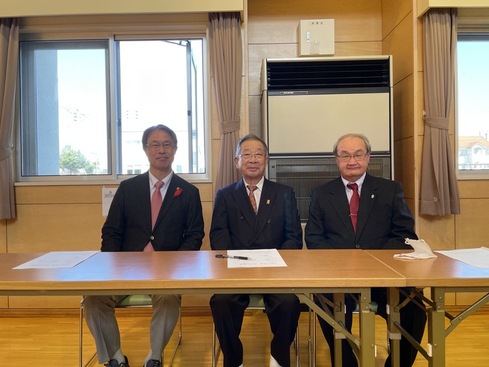 剣道連盟北谷文夫会長（写真中央）