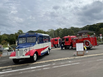 昨年の大収穫祭の様子（薪バスと消防車）