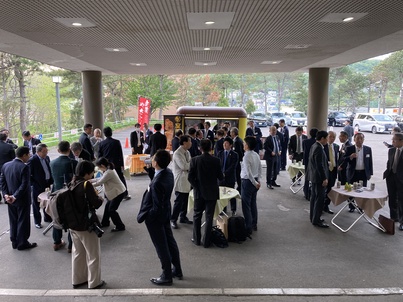 室蘭やきとりを食べながら懇談