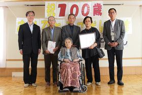 100歳長寿のお祝い－泉水トミ子さん