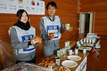 災害用食糧の試食コーナー