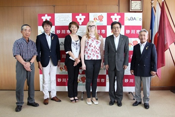 砂川ライオンズクラブ、滞在先の青木さんと留学生のキャロル・コティッセさん