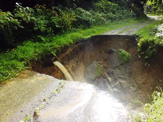 宮城の沢で道路陥没