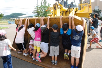 北光小学校写生会・重機体験