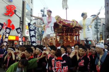 大雪さんろく祭りでの勇壮なる神輿