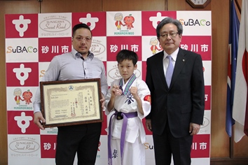 高谷会長と佐藤大輝君