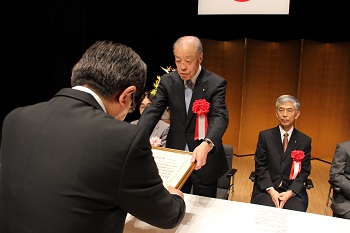 村山史氏