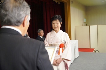 文化功労章、砂川書道連盟の平間保子さん