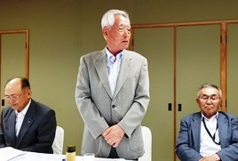 乾杯をする安藤副会長