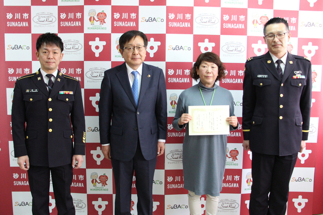 相談員として委嘱を受けた福島恵さん（写真左から3番目）