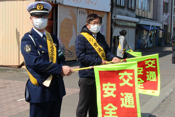 安海署長と街頭啓発