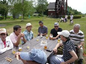 そば打ち祭で交流する様子