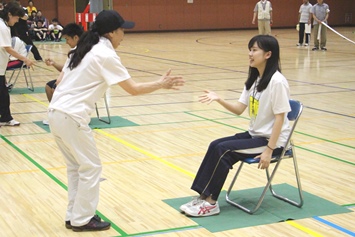 看護学校の1年生が応援やお手伝いに駆けつけてくれました