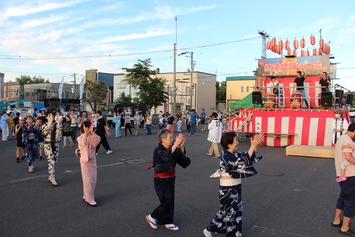 盆踊りの様子